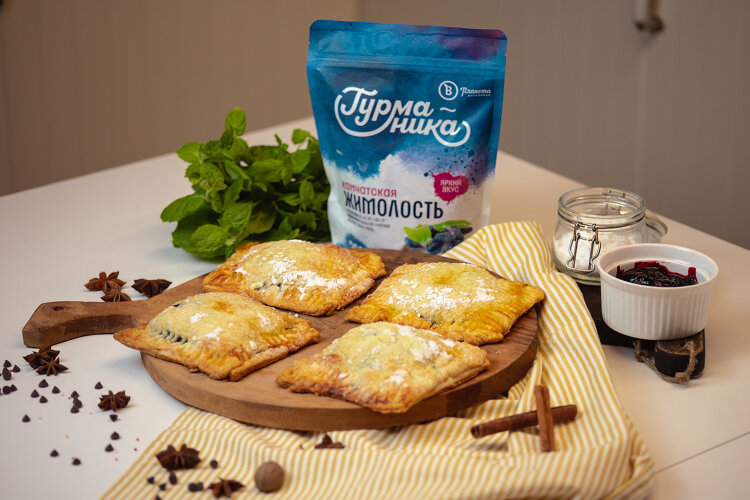 Пироги с жимолостью