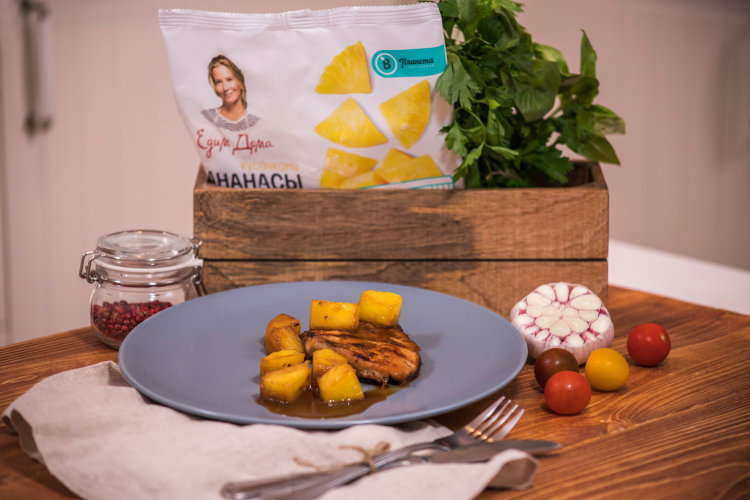 Курица  с ананасами